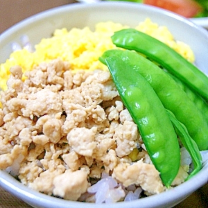 鶏ムネ肉１枚から作る！３色鶏そぼろ丼